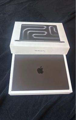 Apple 14 inch MacBook Pro m5 chip 2026 newest 16ram 512gb flash hard drive 10/10 condition with minimal use of 60 cycles