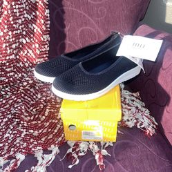 MUSSHOE Slip-on Womens Walking Shoes：Navy Round Toe Mesh Sneakers: size 8 NIB