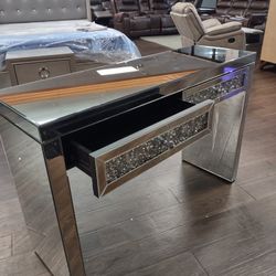 TABLE WITH DRAWERS 