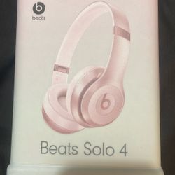 Beats Solo 4 , Metallic Pink.