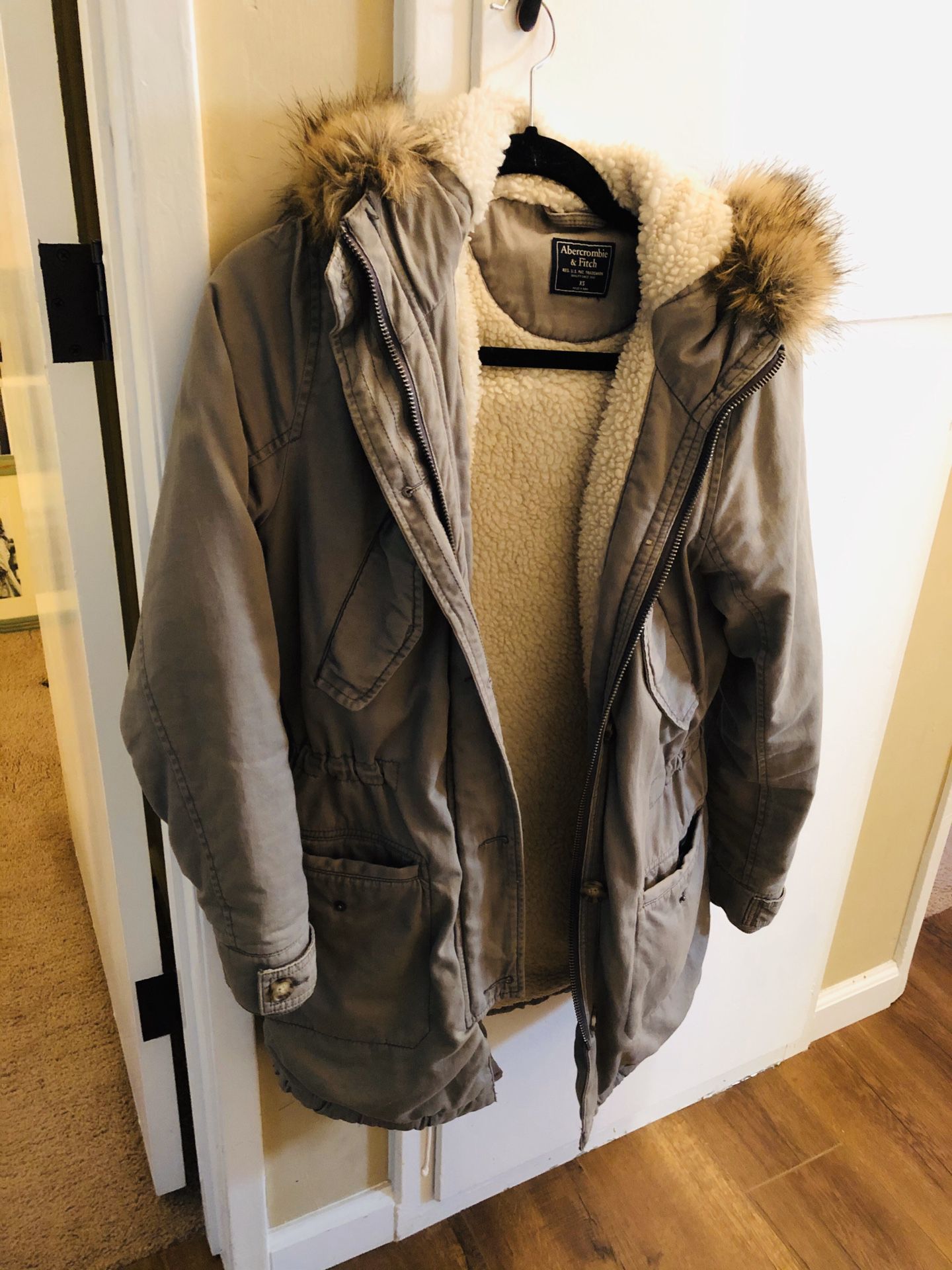 A&F Sherpa lined hooded parka coat XS