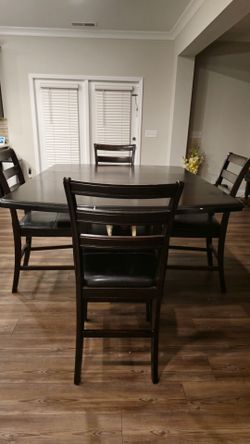Dining Table with 4 chairs