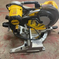 Double bevel 12 inch miter saw   Like new condition  