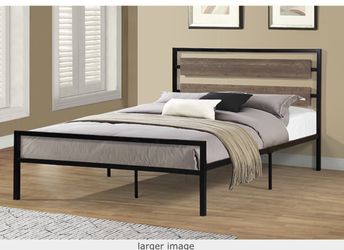 Brand New Wooden Platform Bed / QUEEN Size 