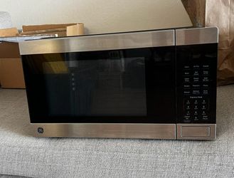 GE 4-in-1 Microwave with Air Fryer + Convection Oven + Broiler — Stainless (GCST10A1WSS)