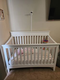 Crib with Mobile
