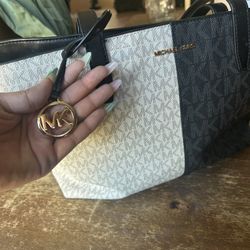 Micheal Kors Purse 