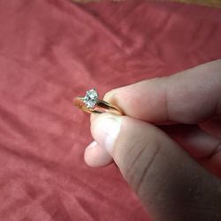 1 Caret Diamon Ring In A Gold Band 