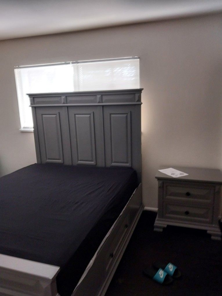 Queen Grey Bedroom Set