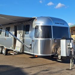 2018 Airstream Classic  32FB
