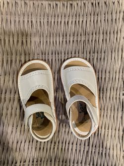 White girls sandals size 7 itzy bitzy