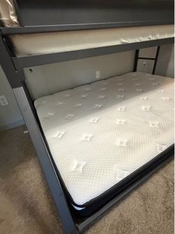 Triple bunk bed