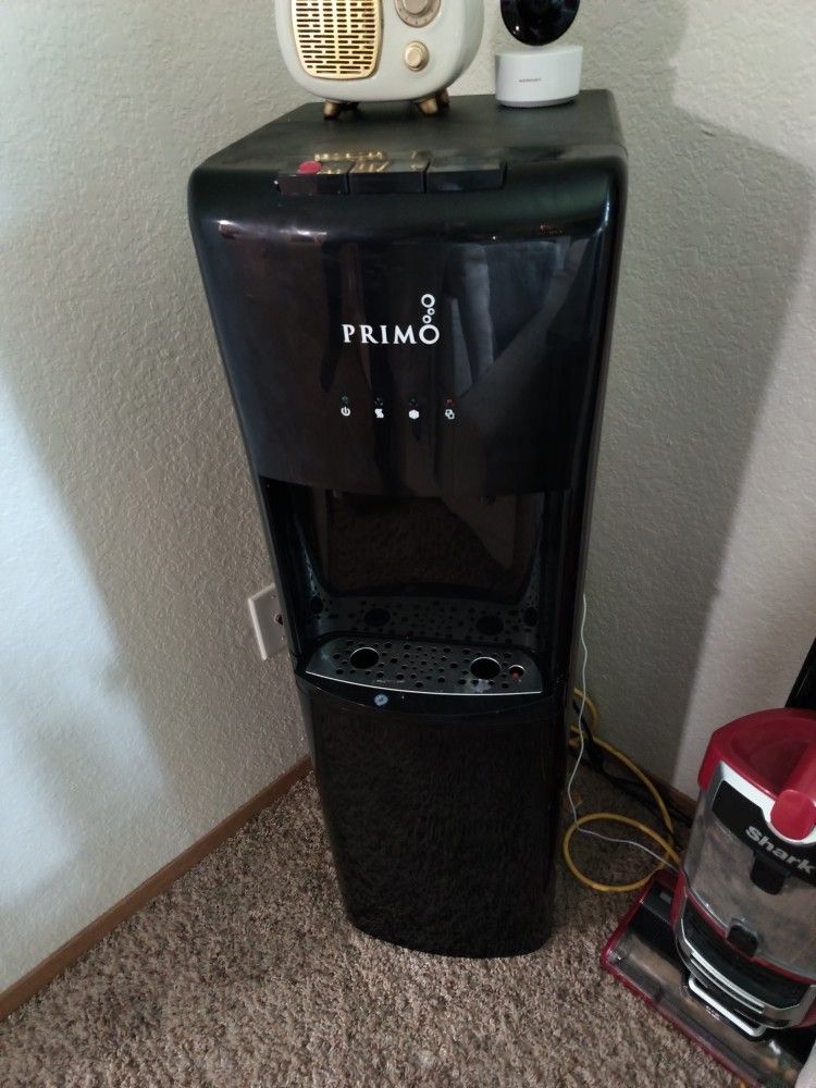 Water Dispenser With Filler