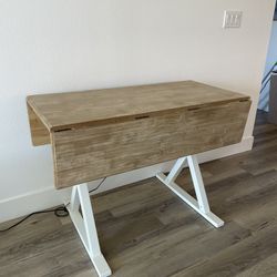 Foldable kitchen table