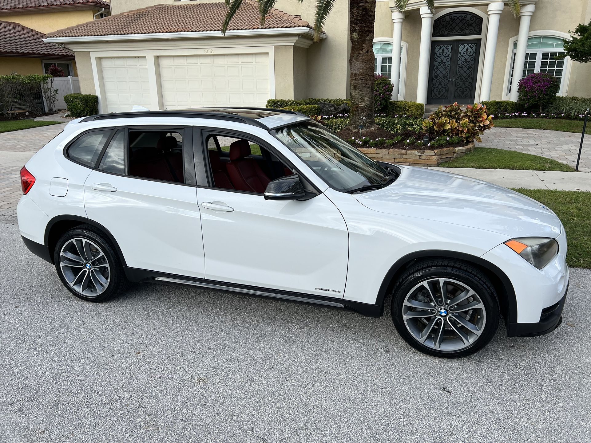 BMW X1 SPORT - RED INTERIOR