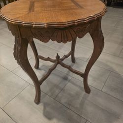 Round small Table