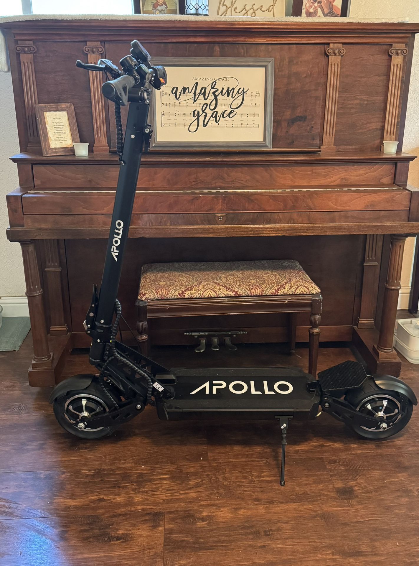 Apollo Ghost Electric Scooter