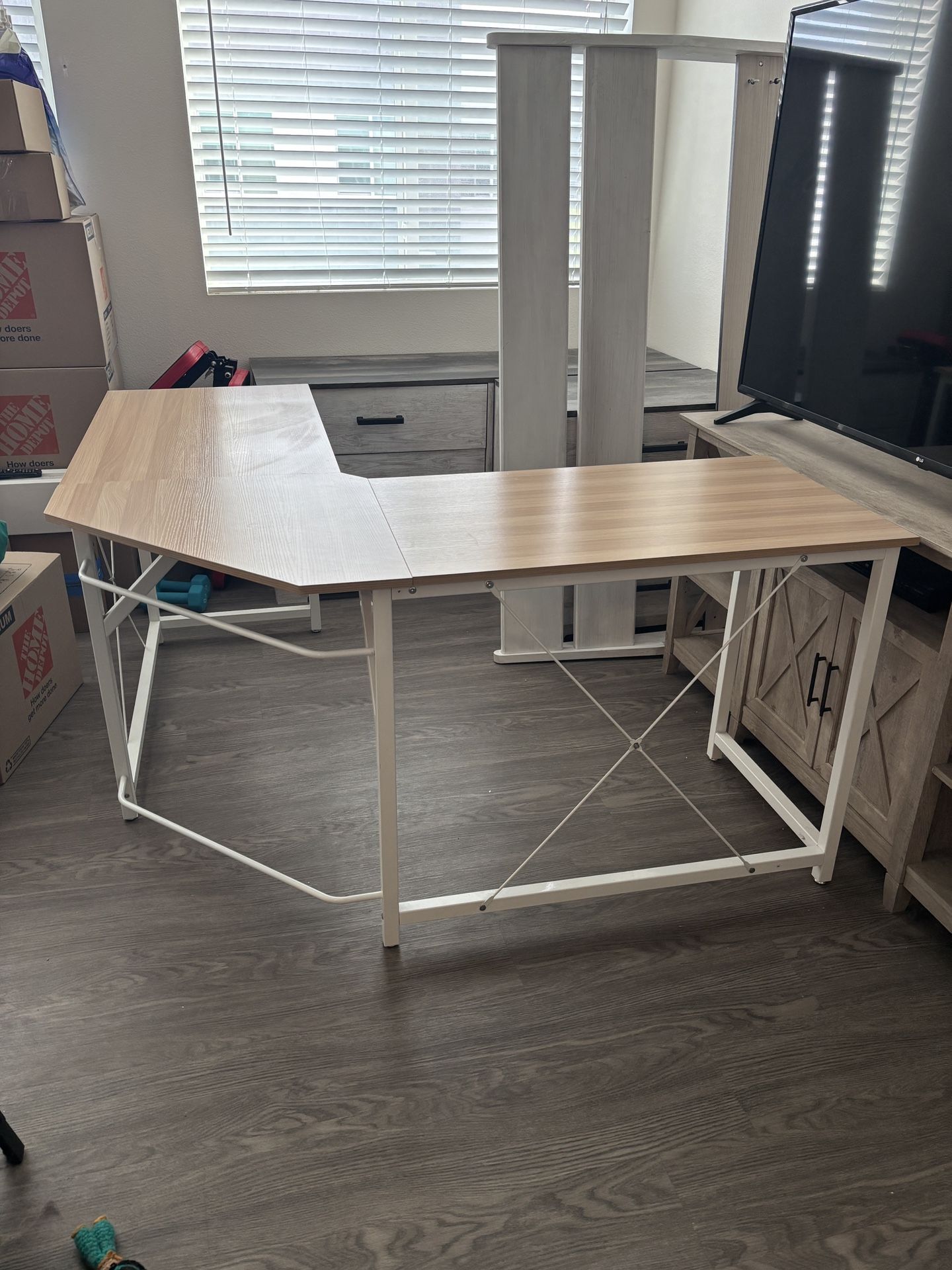 S-shaped Desk For Sake!