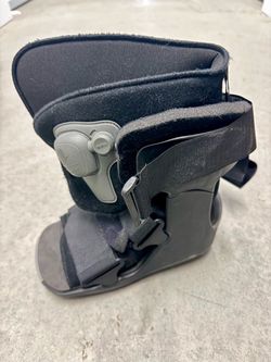 Physical therapy boot size 8-8.5