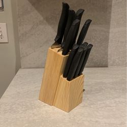Knife block With cooking knives and steak knives