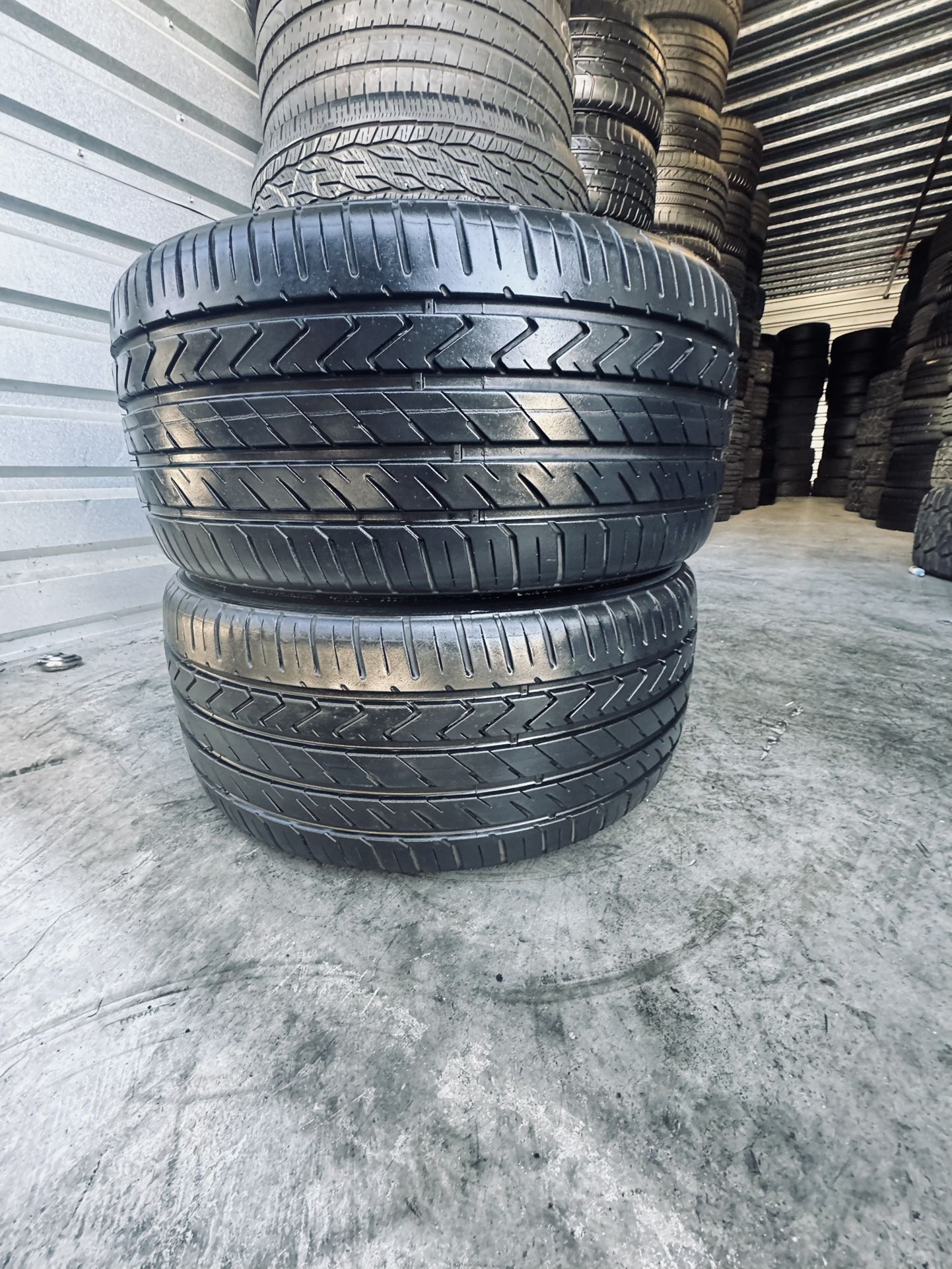 245/35/19 Lexani 90%+ Tread (2)
