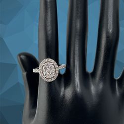 Oval Shape Diamond Ring In 14k White Gold 