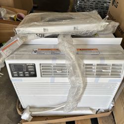 Whirlpool New 12,000 BTU 115V up to 550 sq ft Window Air Conditioner with Remote, White, WHAW121CW