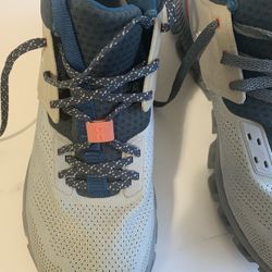 On Cloud Sneakers-Size 10