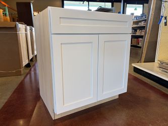 NEW! URBANA CABINET CO Remy Shaker Style 2-Door with Drawer Lower Cabinet – Moonglow