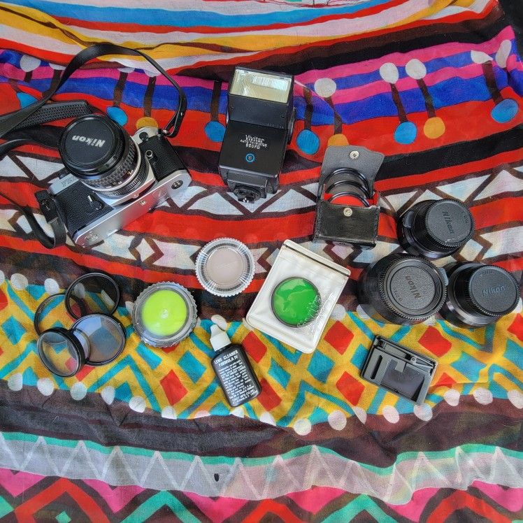 Vintage(1978) Nikon FE2 35mm Camera Set