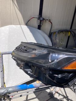 Headlight driver side oem Toyota Camry