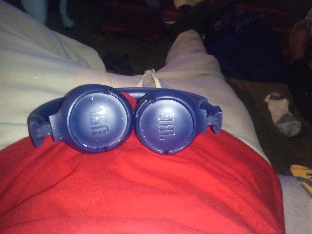 JBL BLUETOOTH HEADPHONES