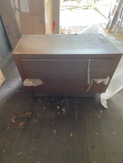 Left luggage bench w drawers