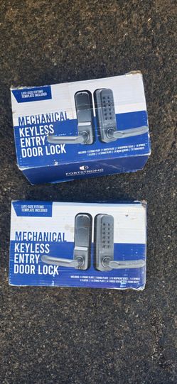 2 doorknobs