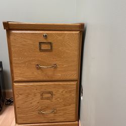 Filing Cabinet With Lock *Pending Pick Up*