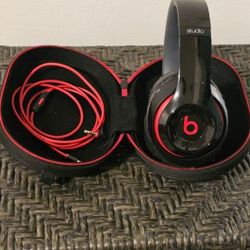 Studio Beats Wired 4 Months Old Case And Charger 