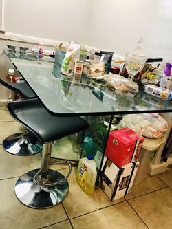 Glass dinning table