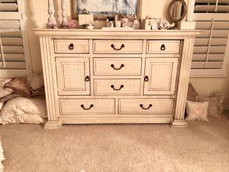 Old World Crackle Finish Bedroom Set