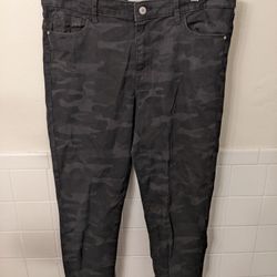 Social Standard by Sanctuary size 14 Camo Ankle