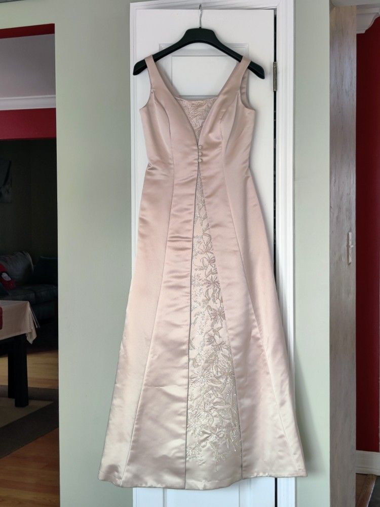 Elegant Party Wedding Dress size 4 Petite 