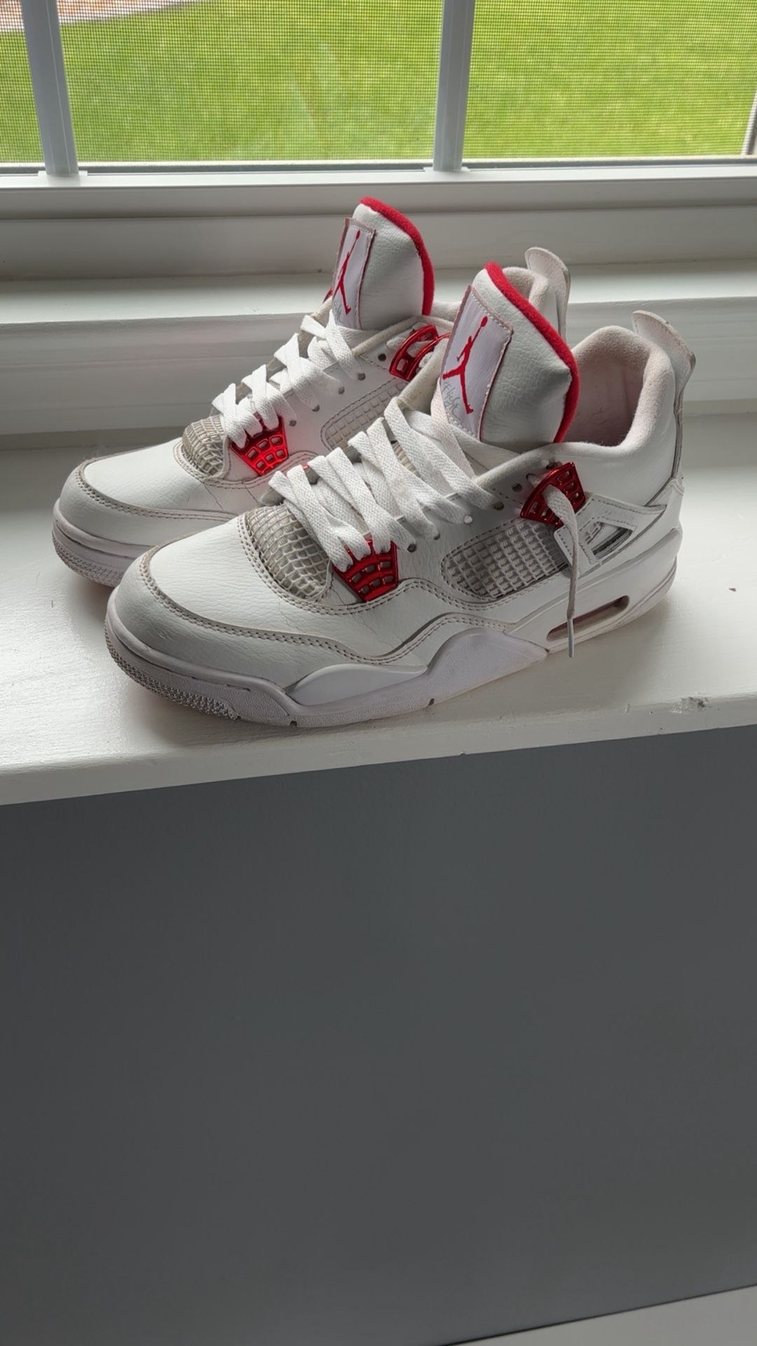 Jordan 4 Metallic Red Size 8.5