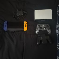 (Price Negotiable) Nintendo Switch Oled W/400gb  Sd Card