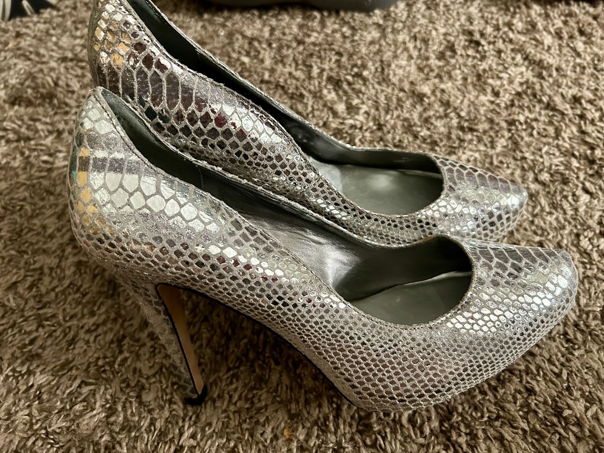 White House Black Market Silver Heels!!!! New Size 7