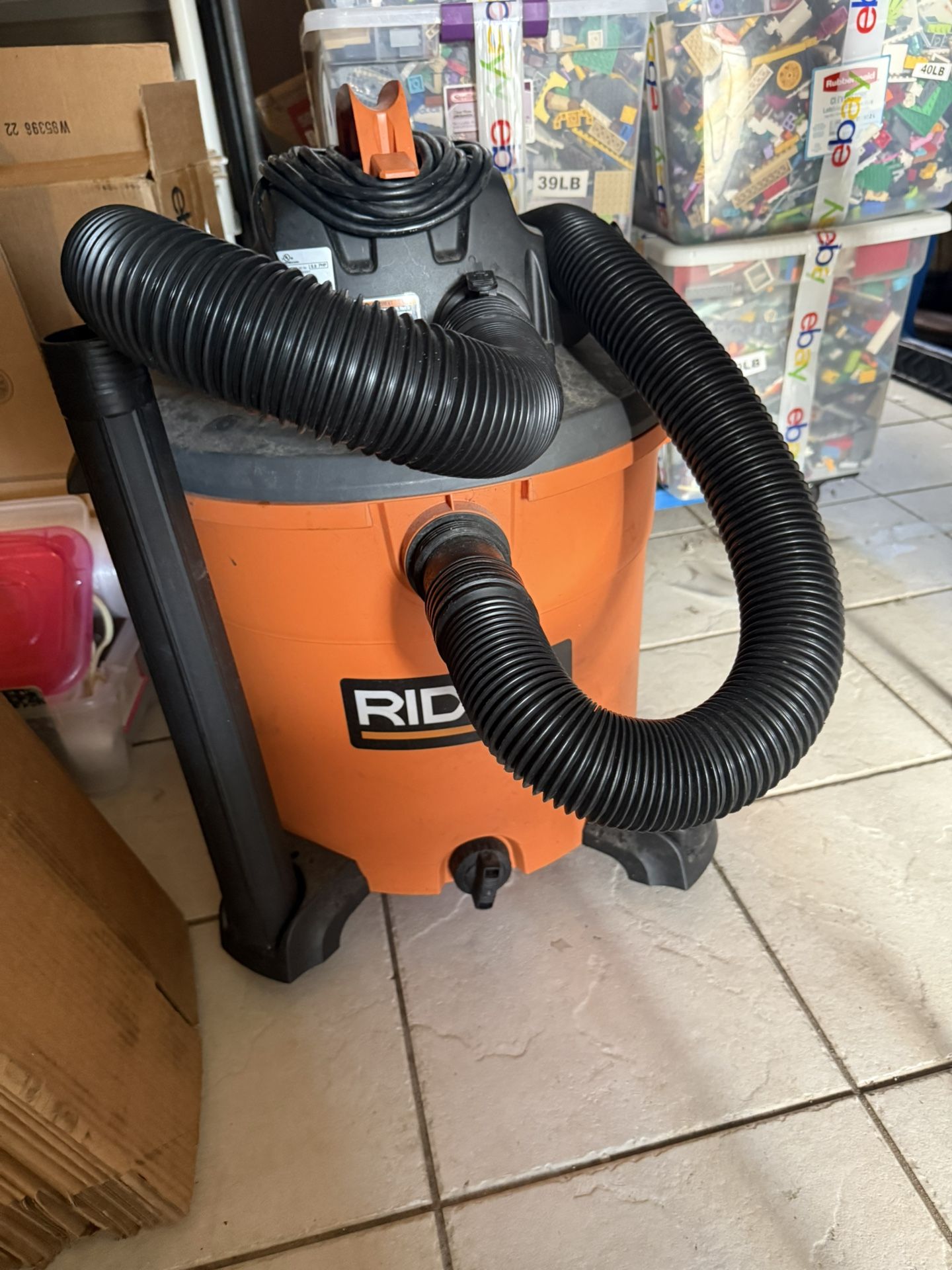 Like New 16Gal vacuum 5Hp With 20ft Hose