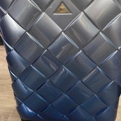 The Triforce  St. Moritz Luggage Color Navy Ombré 29’’ Size=11.9 Lb 29in x19.3in x 12.4 in