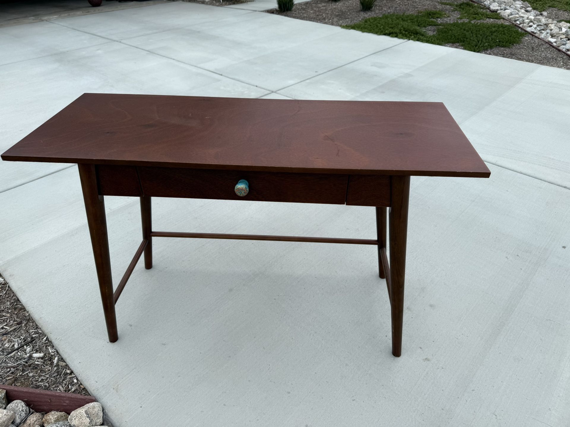 Free Entry Table Or Desk