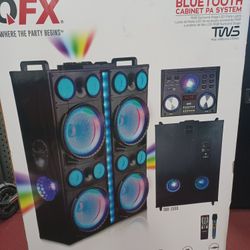 4 15" Woofers.  30000 Watts. Extremely Powerful Bluetooth Kareoke Party Speakers.  Brand New 