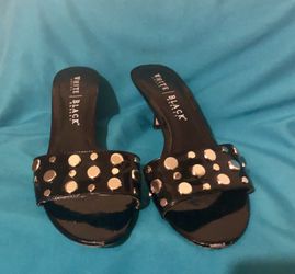 WHITE HOUSE BLACK MARKET Heels!