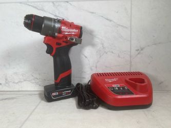 Milwaukee 3404-20 Drill Driver With Battery And Charger(A1G008286)