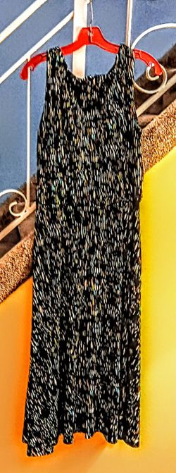 Ladies Sleeveless Dress Size 14.